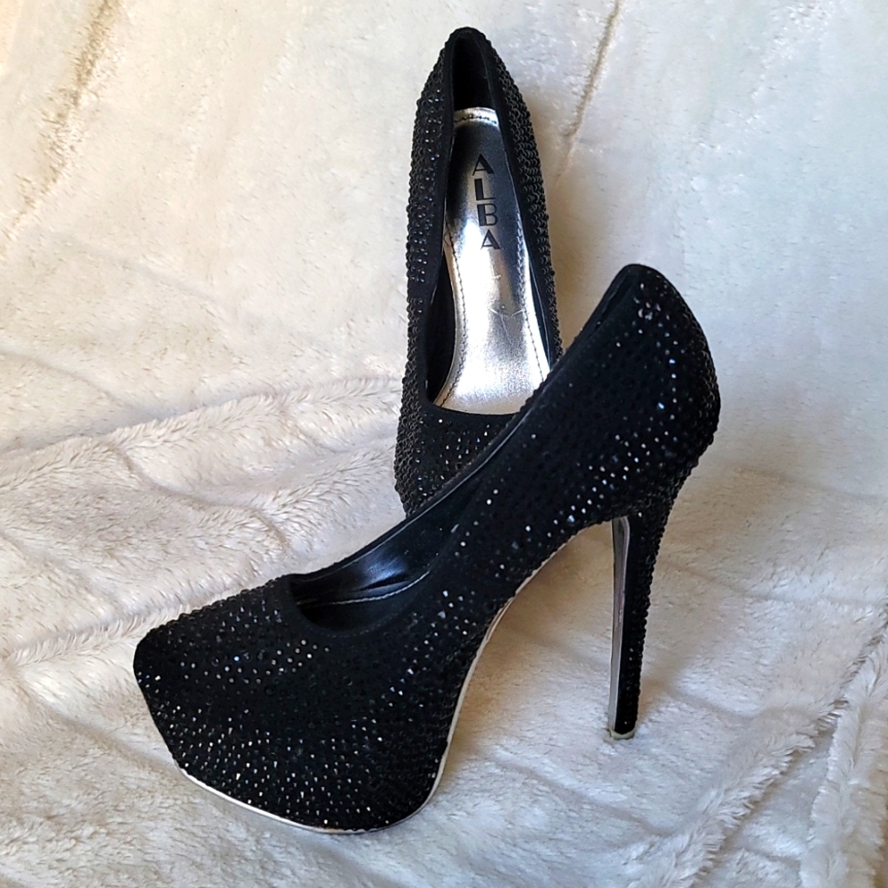 Alba size 7 black heels